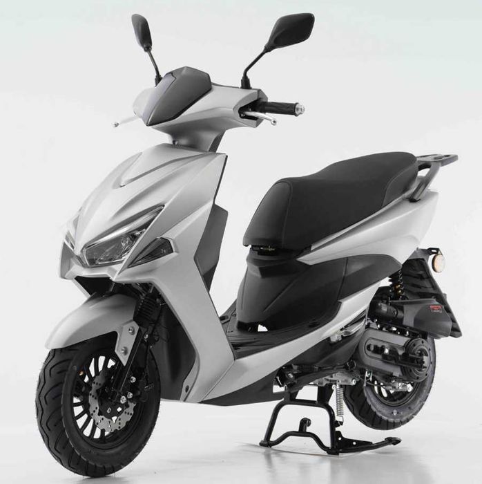 Inchiriez scuter - se conduce fara permis - 25km/h