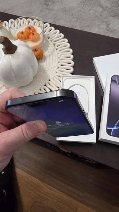 iPhone 16 Pro Max заключен