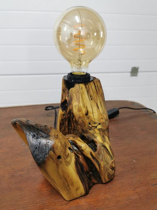 Lampa unicat din lemn de cires