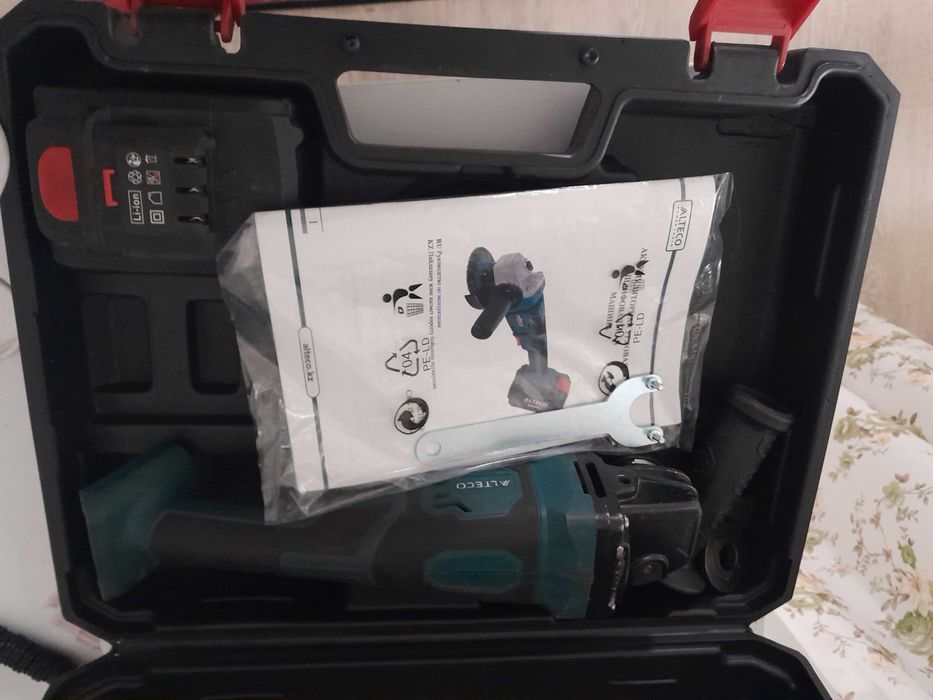 Болгарка на батарейках Алтеко.