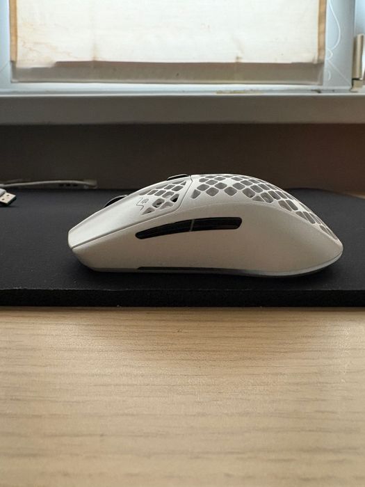 Гейминг мишка Steelseries Aeros 3 wireless бяла