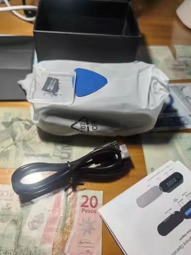 Ceas de birou cu cameră video spion