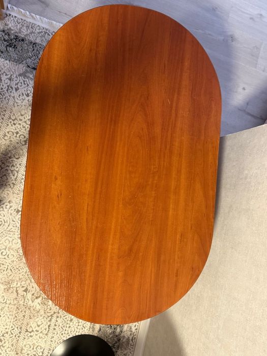 Стол кухонный овальный