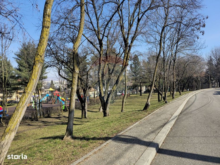 Andrei Muresanu, 570mp, front 20m, zona superba, vis a vis de parc