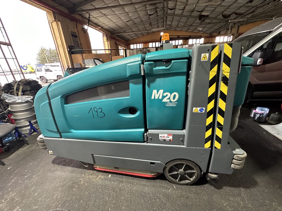 Професионална комбинирана миячно-метачна машина Tennant M20