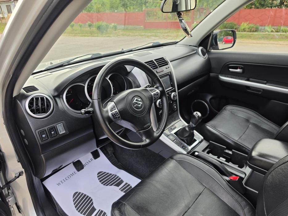 Suzuki Grand Vitara   2013     Model   LIMITED EDITION   1.9 DDiS 129 Cp Euro 5  4 X 4   Navigatie