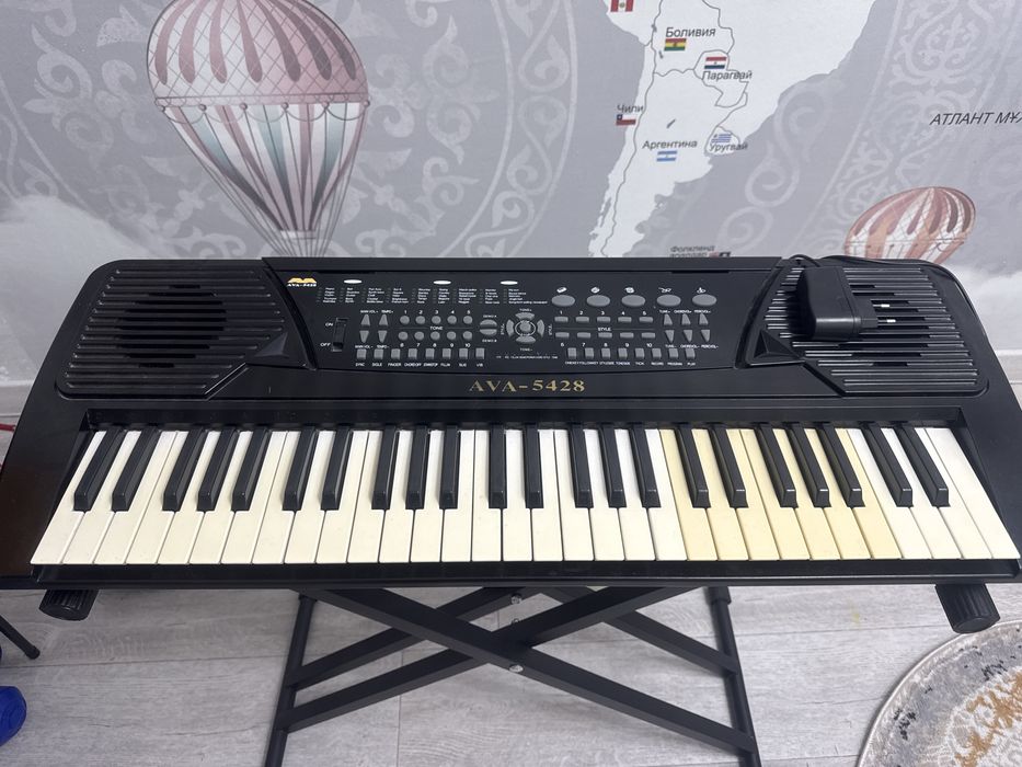 Продам синтезатор AVA