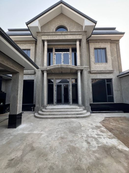 Юунсобода 8 кв. 2 этаж уй сотилади