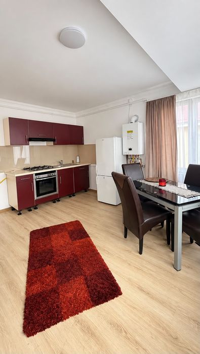 Închiriez apartament cu 2 camere