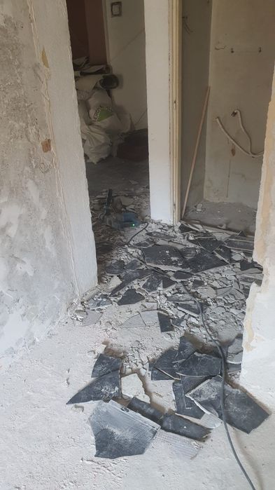 Decopertări gresie,faianță.Demolari.P