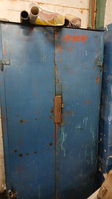 Продам 4 железных шкафа