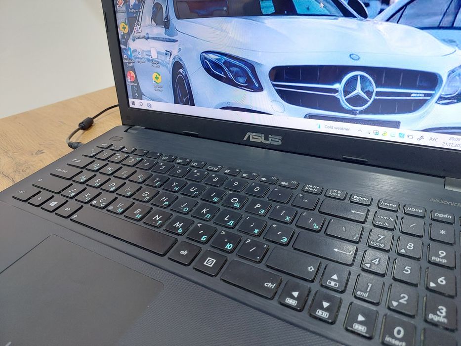 Asus noutbok xolati yaxshi keliwtirib beriladi