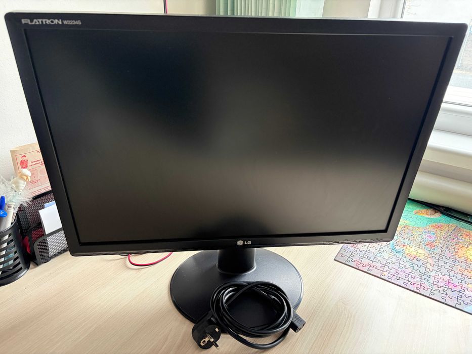 Продавам монитор 22" LG 2234S-BN