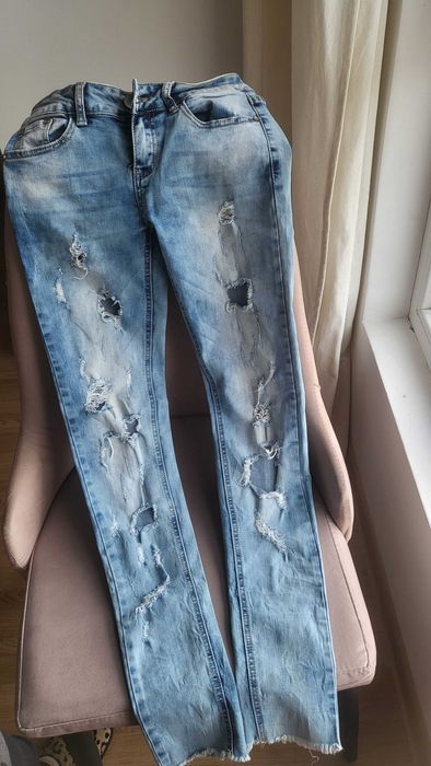 Дамски накъсани дънки