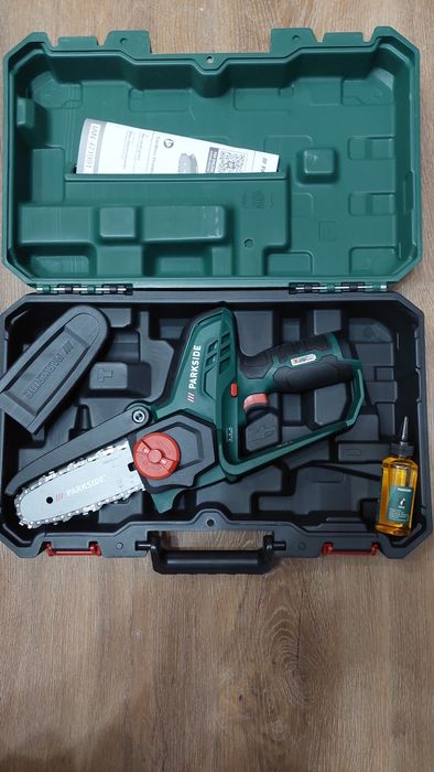 Ferăstrău cu acumulator 20V