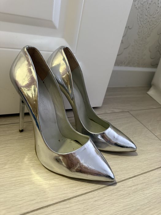 Туфли на каблуках