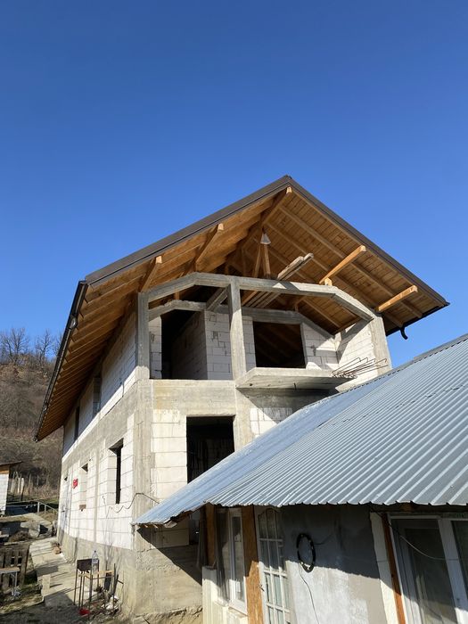 Casa la rosu 180 mp