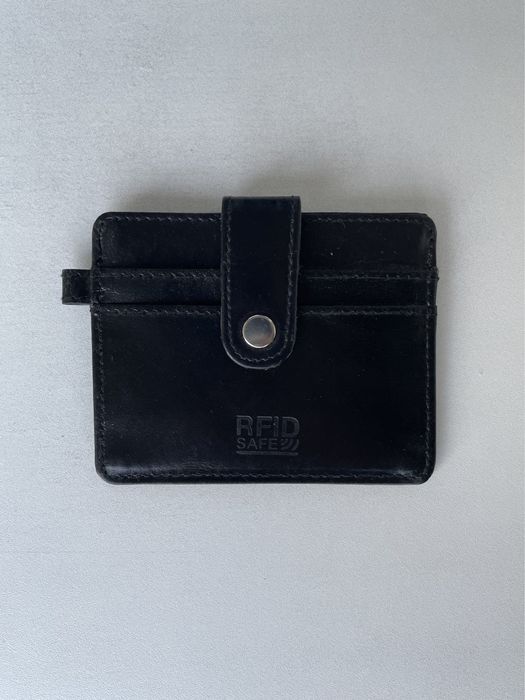 Кожен портфейл/кардхолдър със защита от крадене на кредитни карти