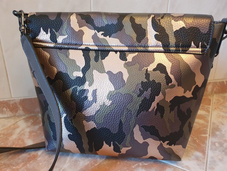 ОРИГИНАЛНА *** чанта GUESS Bobbi-Нова