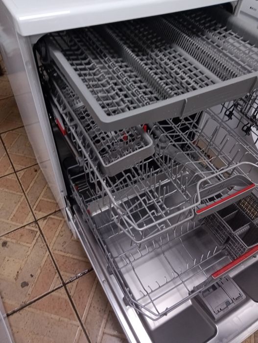 Свободно стояща съдомиялна Бош Bosch Serie 4  A+++ 60см 2години гаранц