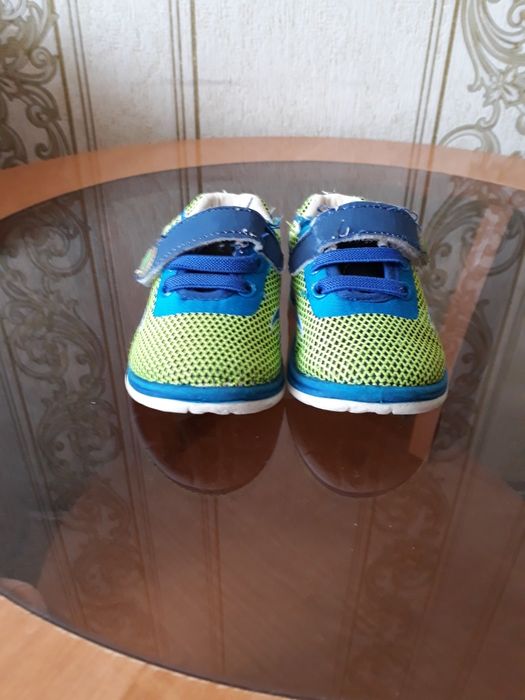 Продам детскую обувь.