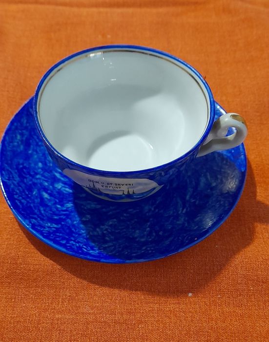 Set ceașcă și farfurie