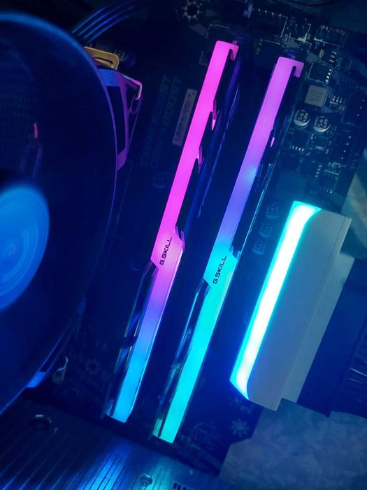 32GB 4400Mhz CL19 DDR4 - G.Skill TridentZ RGB