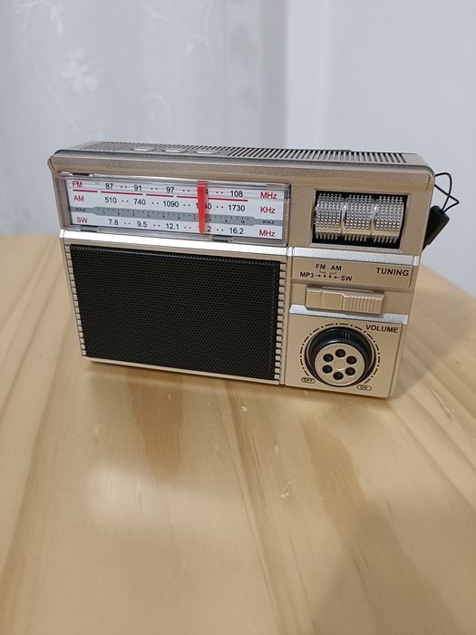 Radio cu încărcare solară