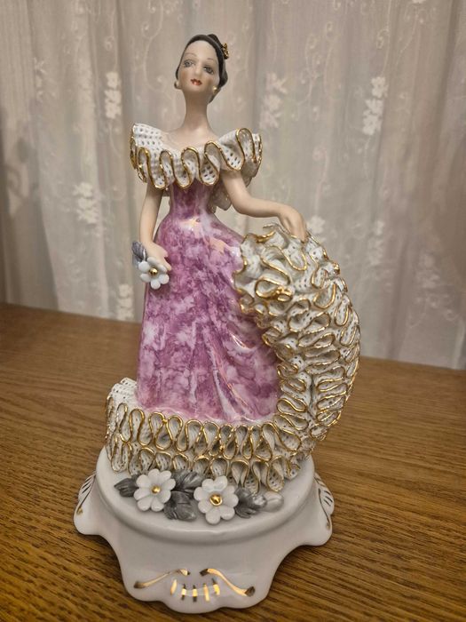 Статуэтки из Богемского фарфора