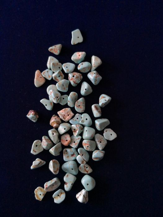 Lot turcoaz turquase naturale găurite. Toate au gaură.