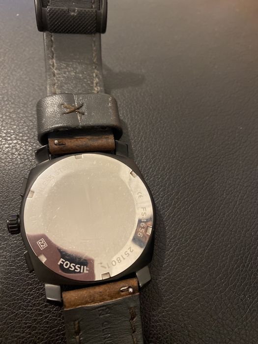 Часовник Fossil……