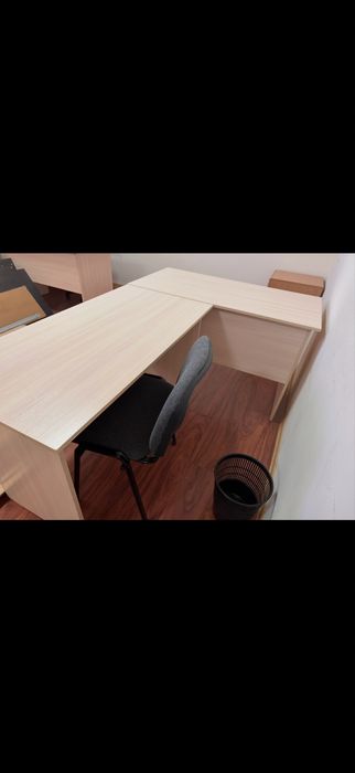Продам столы 2 штуки