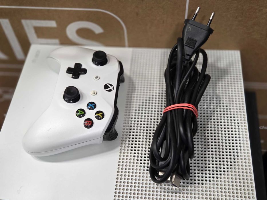 Hope Amanet P10/Consola Xbox One S 500GB