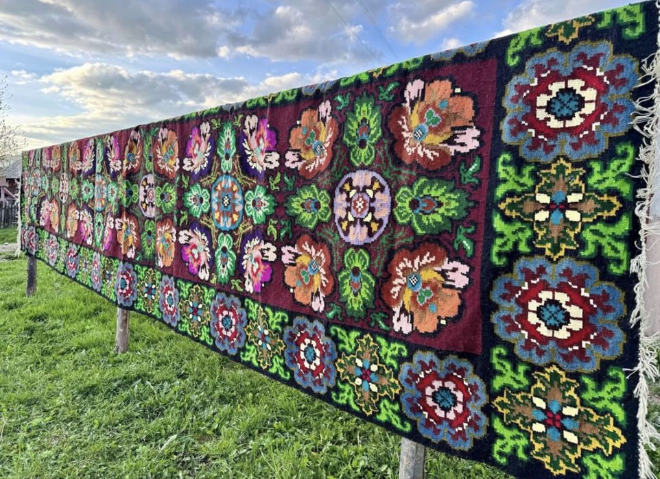 Covor tradițional cu doua fete