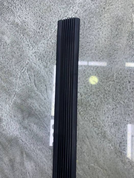 мы рекомендуем резиновые и клейкие     . изделия для предотвращения ск