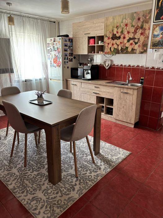 Apartament 3 camere etaj 2
