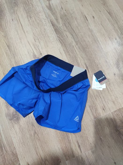 Pantaloni scurți Reebok  mărimea fete 12-14 ani sau XS