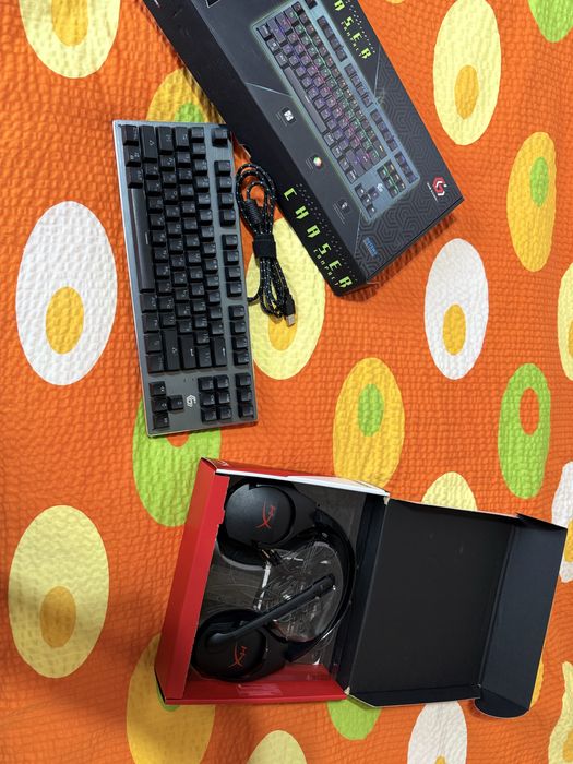 Наушники Hyper x Stinger и Механическая Клавиатура Gembird KB-G540L