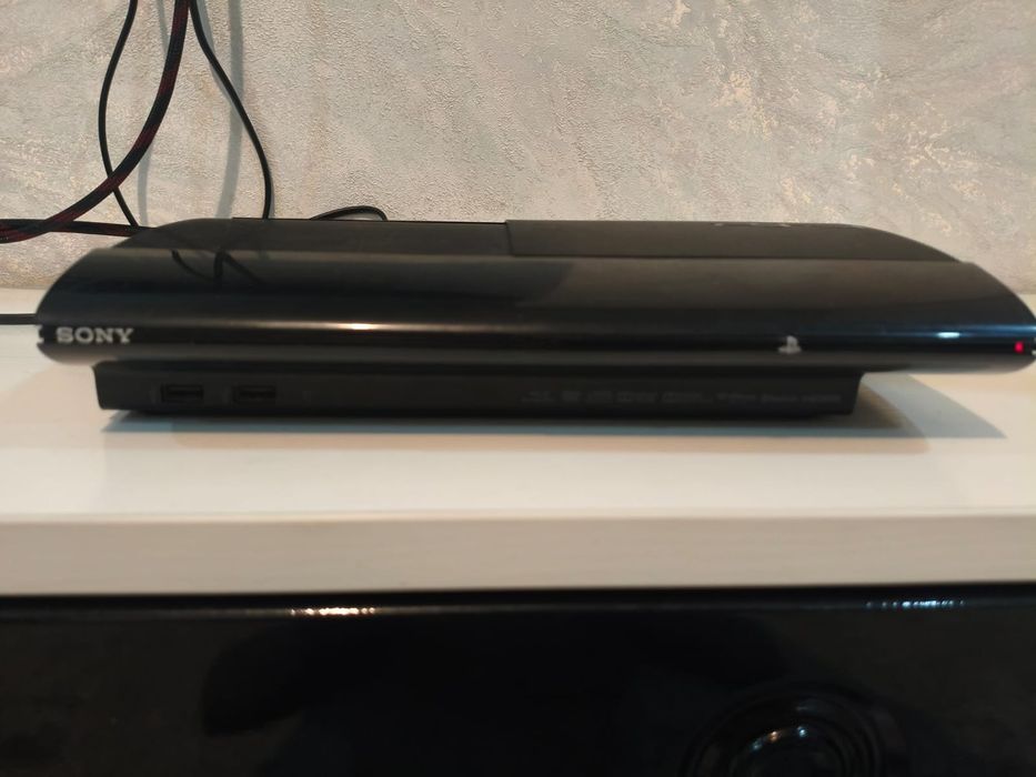 Продам прошитую ps3 30+ игр