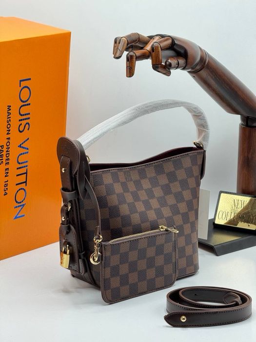 Geanta Louis Vuitton noua !!! Dimensiuni 28/18 !!!