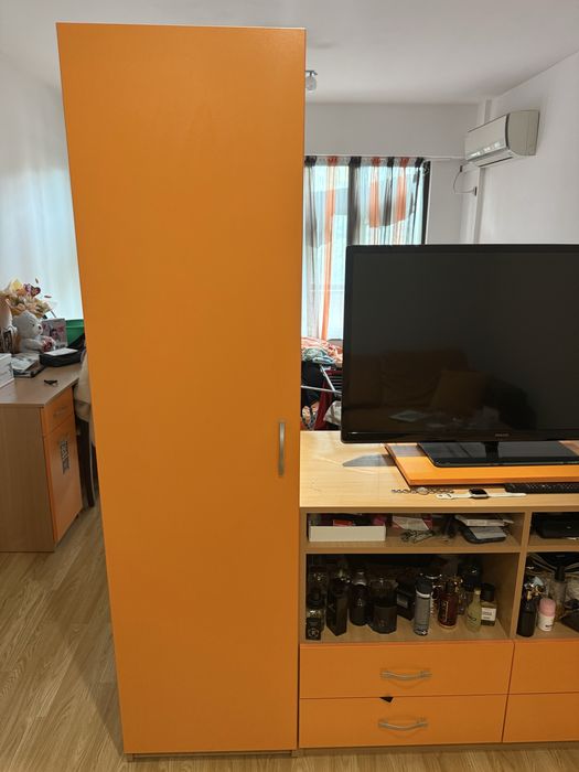 Гардероб със секция