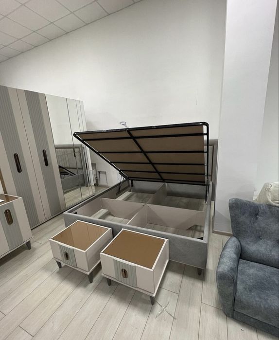 Срочно продаем спальный гарнитур “Симона”