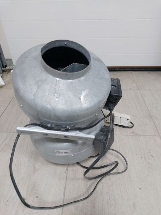 Почти бесплатно вентиляторы. 2 шт с автоматом. Почти новые.