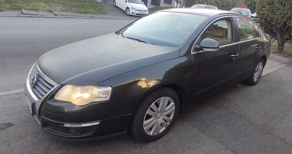 VOLKSWAGEN Passat