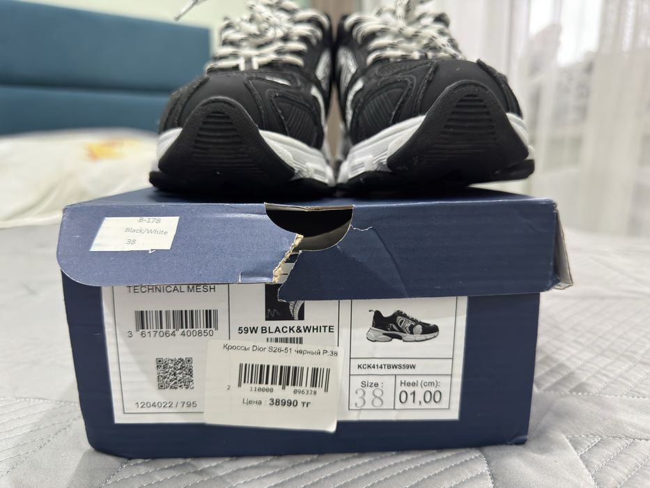 Продам кроссовки