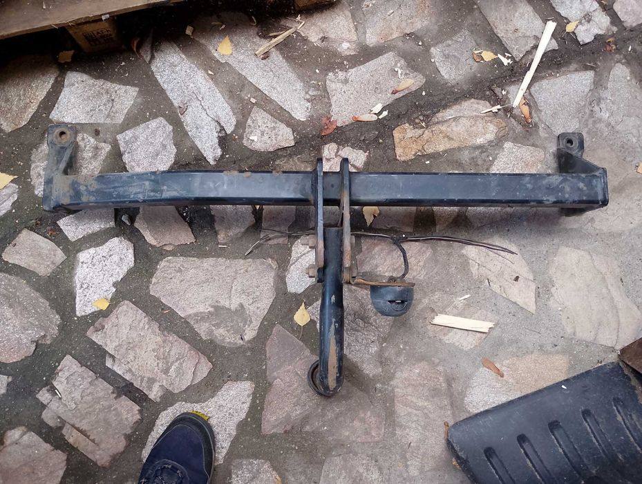 Теглич за Тойота Ярис Версо