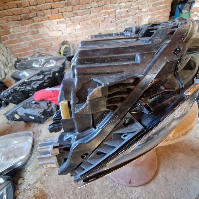 VW passat B8 F.L. Matrix IQ-light 2022 ляв фар