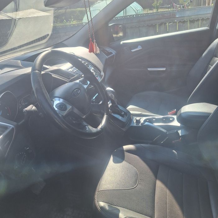 Vând Ford kuga an fabricație 2013