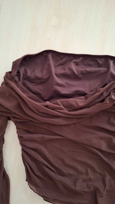 Прозрачна кафява блуза с голо рамо, размер М