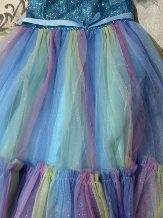 Продам красивое нарядное платье для девочки!